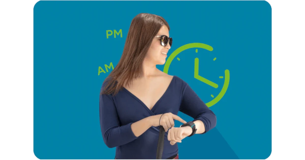 Uma cega a utilizar as funcionalidades de samrt watch para saber as horas