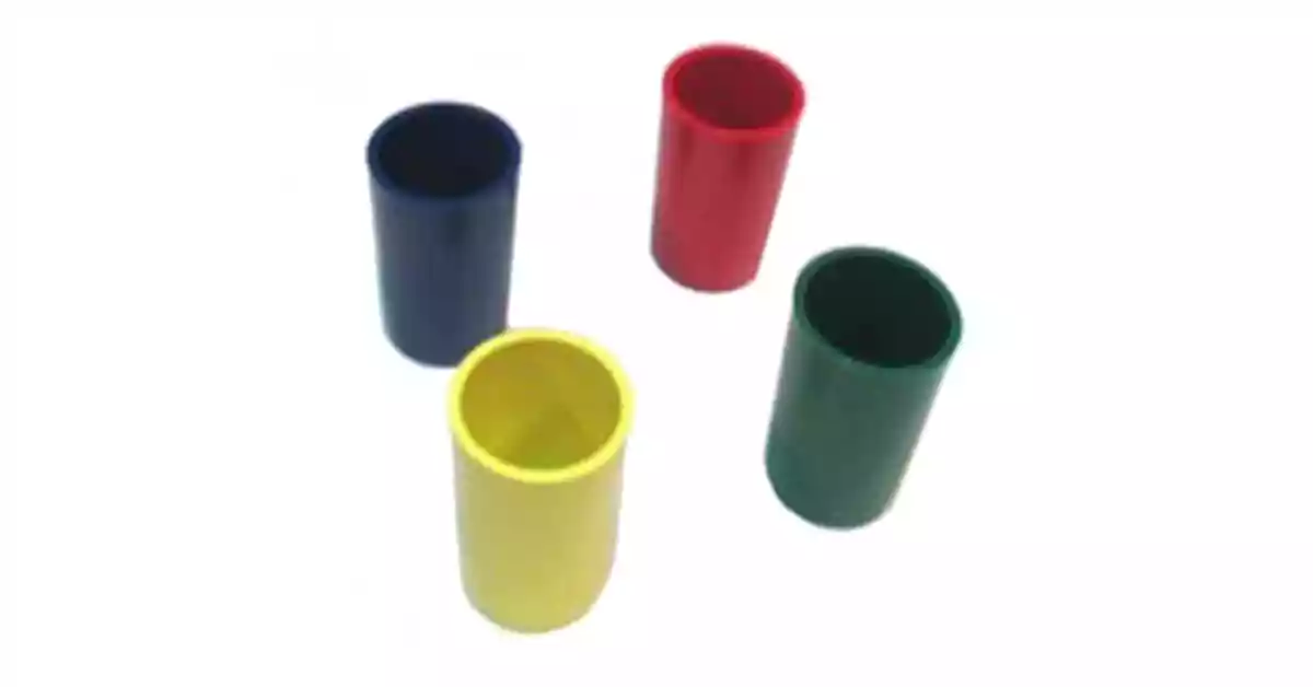 Conjunto de 4 copos para jogos de tabuleiro de cor preta, vermelha, amarela e verde