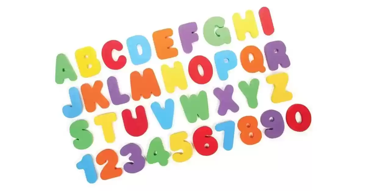 Conjunto de letras e números em EVA de diferentes cores