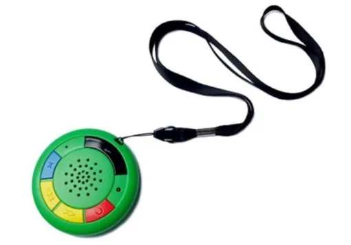 Gravador digital redondo verde com botões de cores contrastantes e pega de mão.