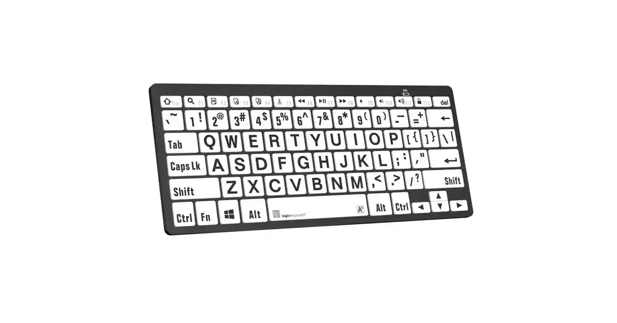 Teclado preto com teclas brancas, caracteres grandes e largos a preto.