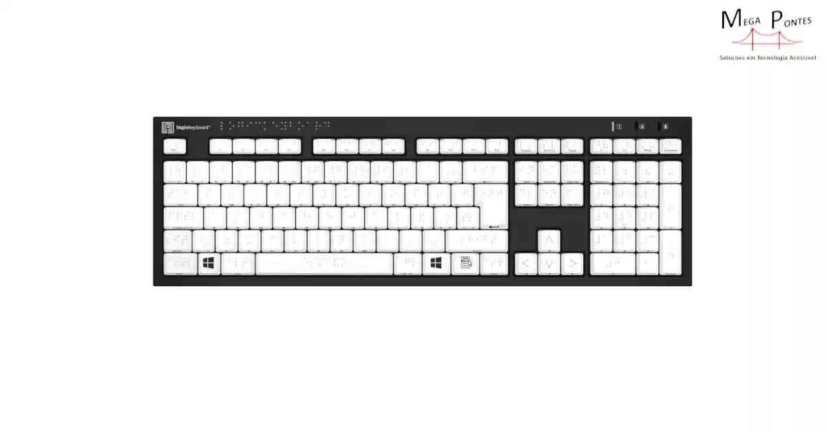 Teclado português com teclas marcadas em Braille na parte superior e letras na parte frontal