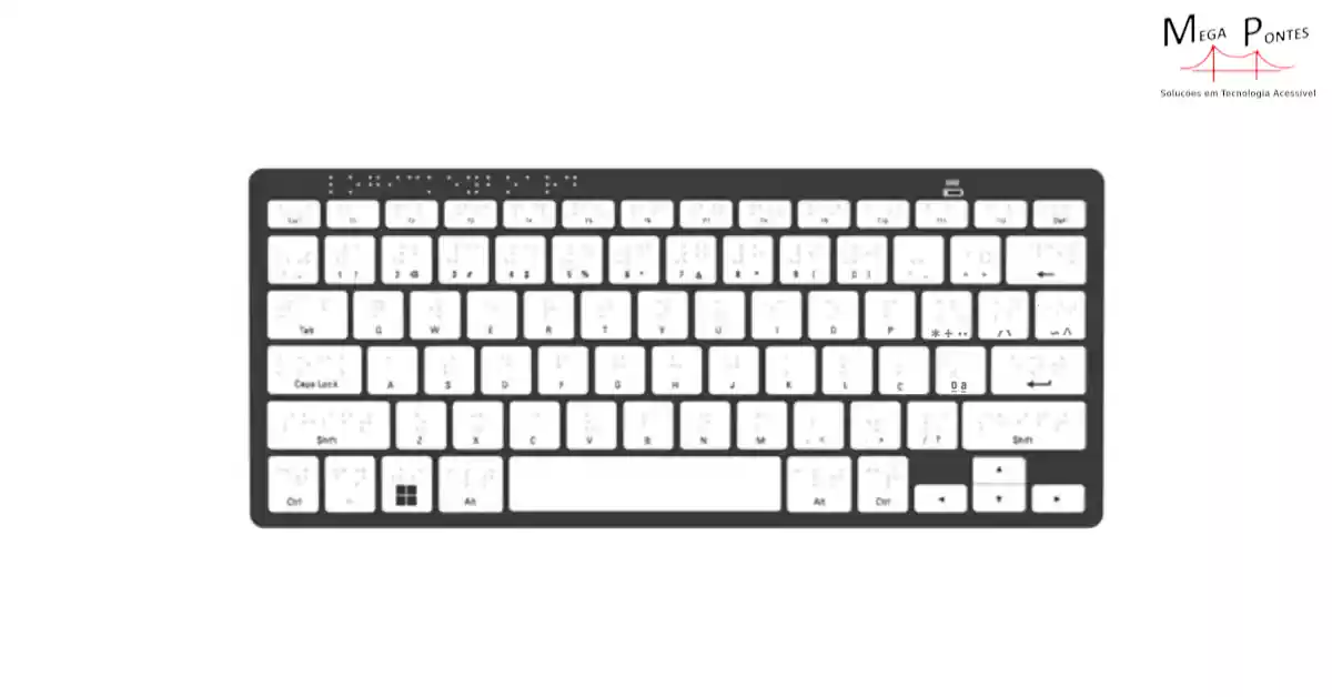 Teclado português preto, teclas brancas marcadas com Braille e letras pretas pequenas