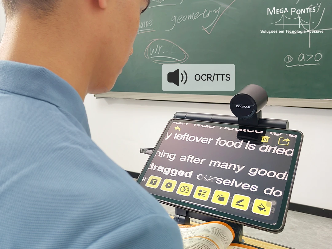 Aluno em sala de aula amplia o seu libro com o Snow Pad