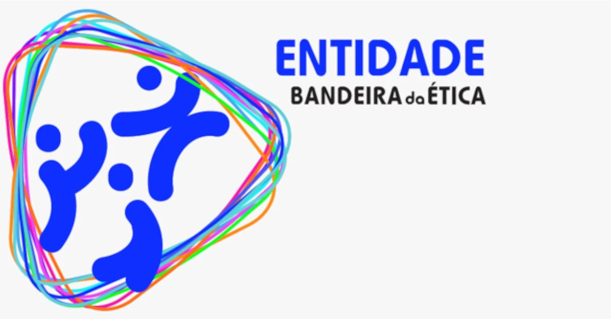 Entidade - Bandeira da ética. Triangulos arredondados multicoloridos com figura estilizada a azul de 3 jogadores
