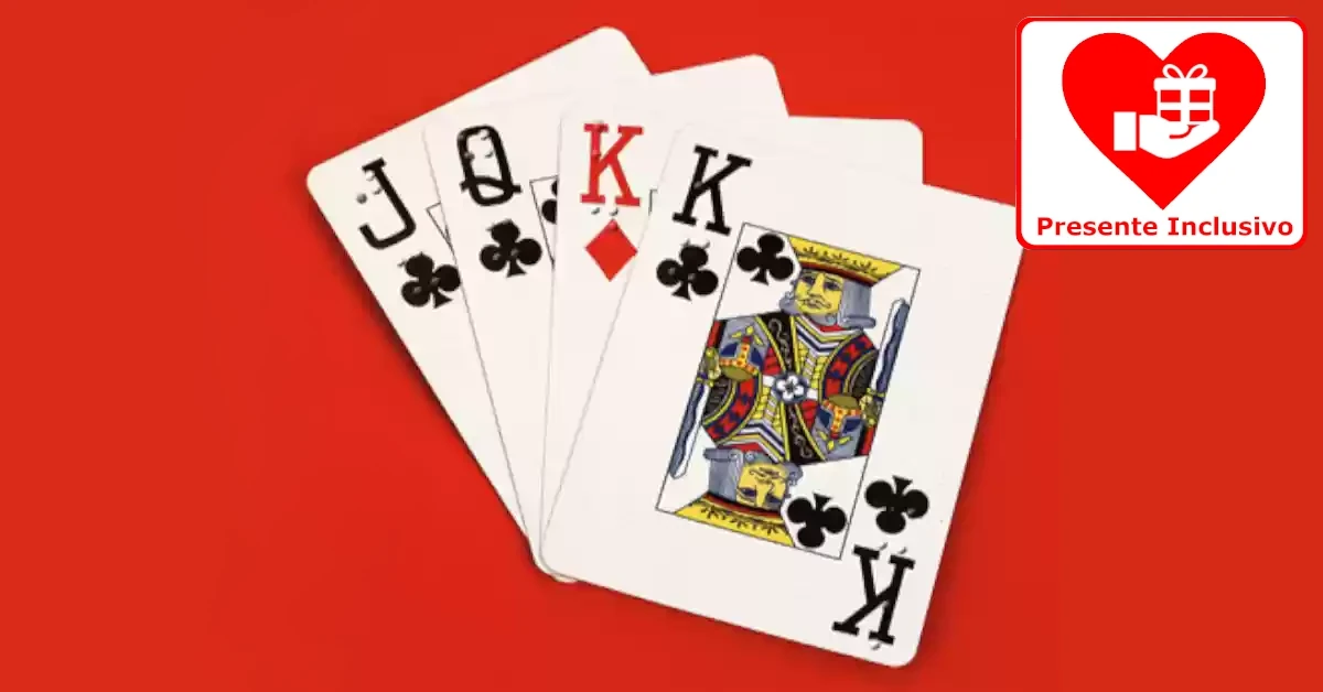 Baralho de cartas ampliado com indicações em Braille.